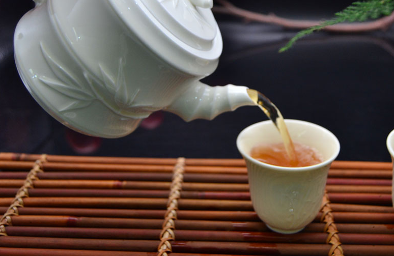 白瓷茶器上的茶漬怎么清洗？(圖2)