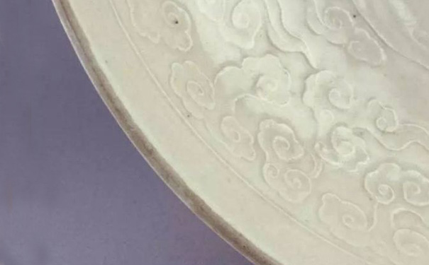 定窯定瓷-白瓷印花盤(局部) 定窯定瓷-白瓷印花盤(局部)