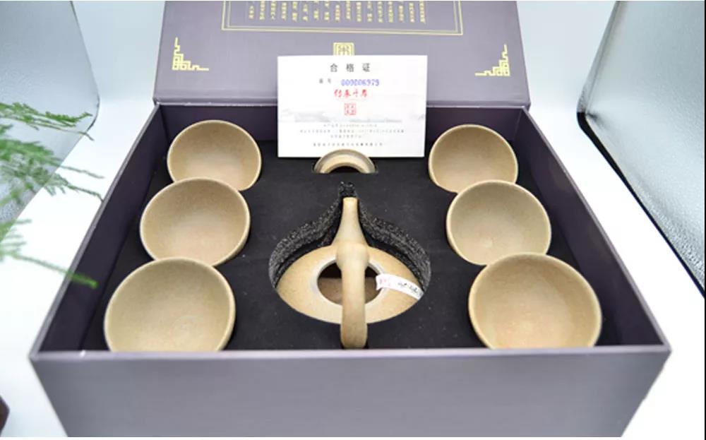 粗瓷茶具-包裝精美的大宋定窯茶具套裝“一枝獨(dú)秀” 粗瓷茶具-包裝精美的大宋定窯茶具套裝“一枝獨(dú)秀”