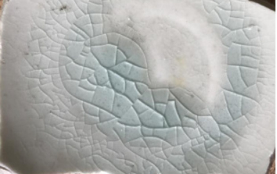 定瓷標(biāo)本上的開(kāi)片痕跡 定瓷標(biāo)本上的開(kāi)片痕跡