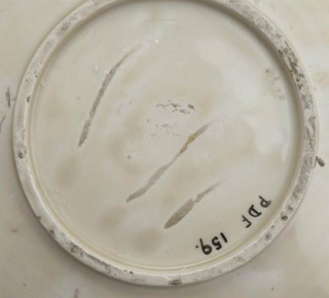 收藏于英國(guó)大威德博物館的定瓷文物,上面有清晰的指甲痕 收藏于英國(guó)大威德博物館的定瓷文物,上面有清晰的指甲痕